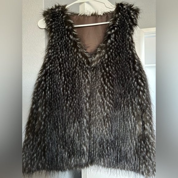 Animal Print Vest - Picture 1 of 11